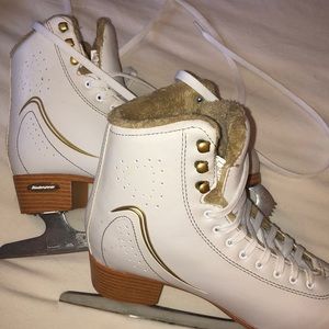 Aurora Bladerunner Ice Skates
